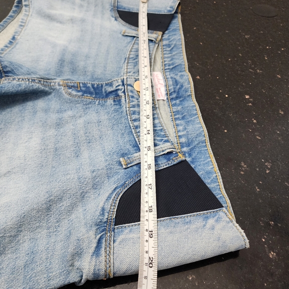 ISABEL MATERNITY by Ingrid & Isabel Grow With You Blue Midi Shorts. Size:10 - Picture 8 of 12